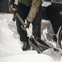Телескопическая автомобильная лопата для снега Fiskars X-series 1057187