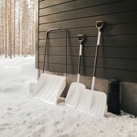 Фото Скрепер для уборки снега Fiskars White Snow 1052522