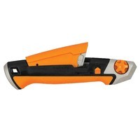 Нож с выдвижным лезвием Fiskars Pro CarbonMax 18 мм 1027227