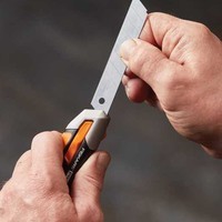Нож с выдвижным лезвием Fiskars Pro CarbonMax 18 мм 1027227