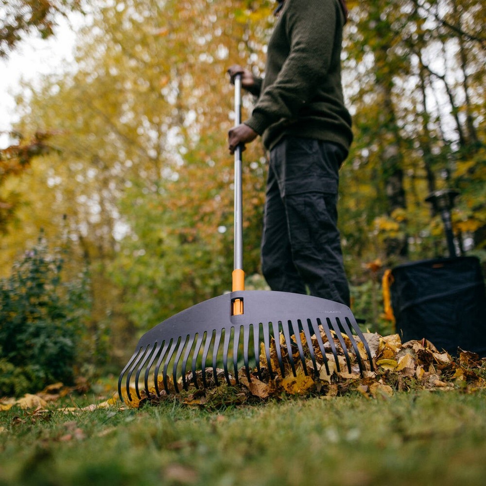 Грабли веерные Fiskars Ergonomic 1076976