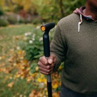 Лопата-грабли для листьев Fiskars Ergonomic 1077116