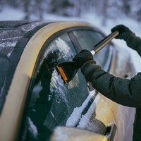 Щетка-скребок Fiskars Plus 1078495