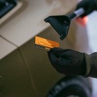 Щетка-скребок Fiskars Plus 1078495