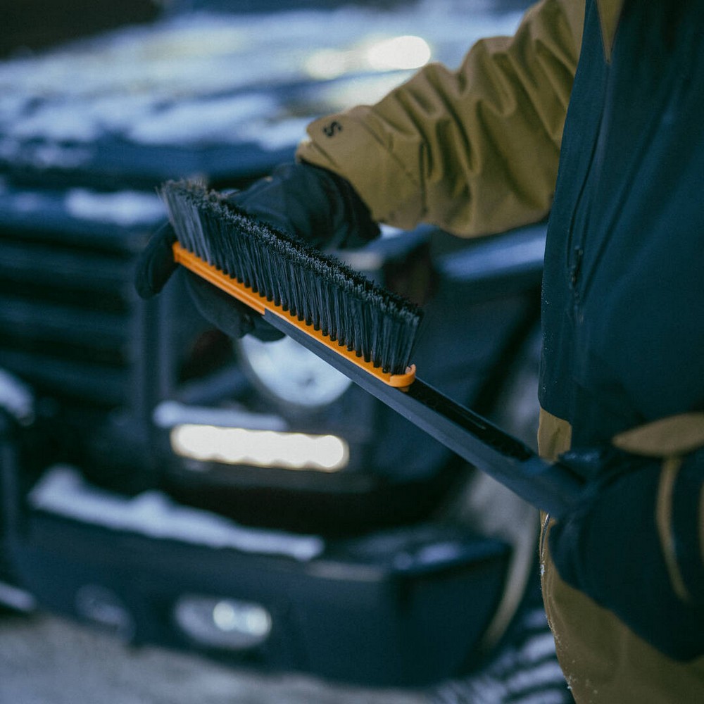 Щетка-скребок Fiskars Plus 1078495