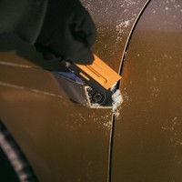 Щетка-скребок Fiskars Plus 1078495