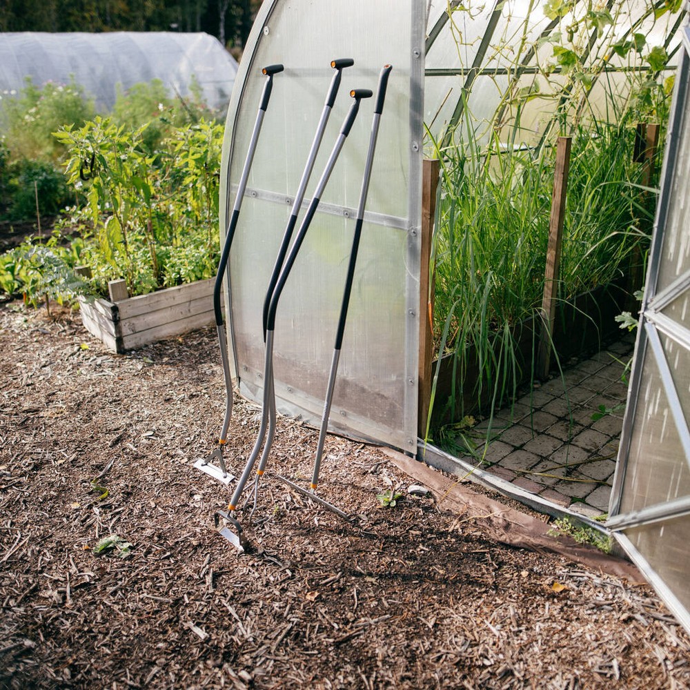 Мотыга-рыхлитель от сорняков Fiskars Ergonomic 1077110