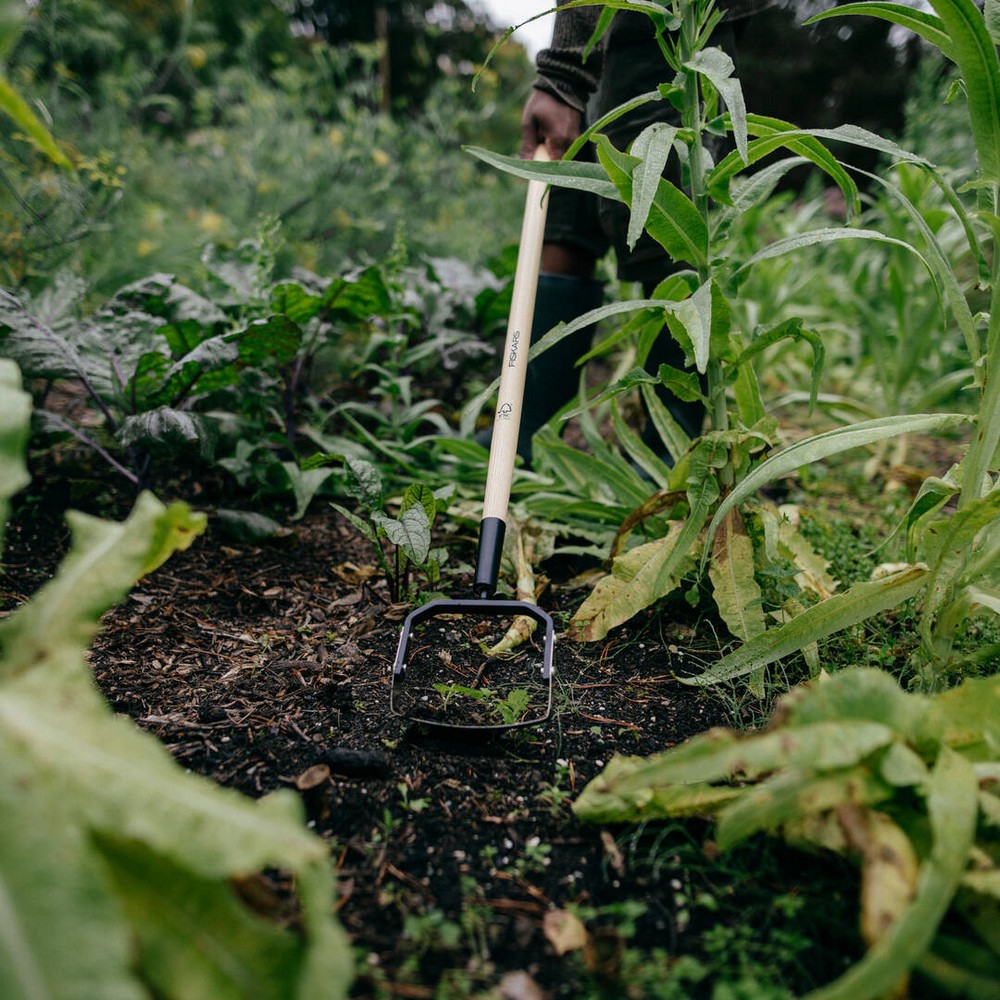 Мотыга-рыхлитель Fiskars Solid 1077119